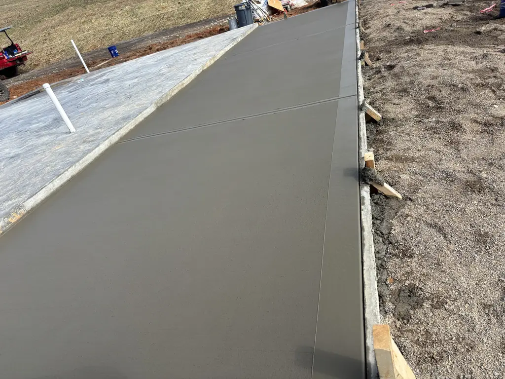 Clean edge and broom finish on a concrete driveway in Maryville, Tennessee