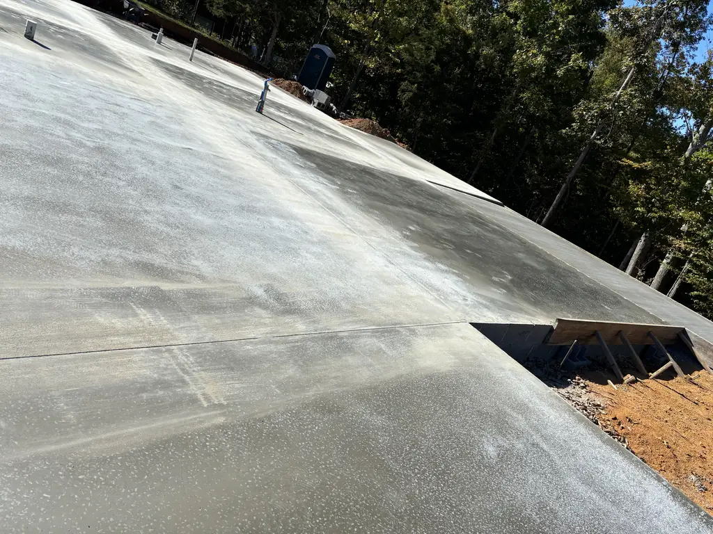 Smooth finished concrete with a clean curved edge in Maryville, Tennessee